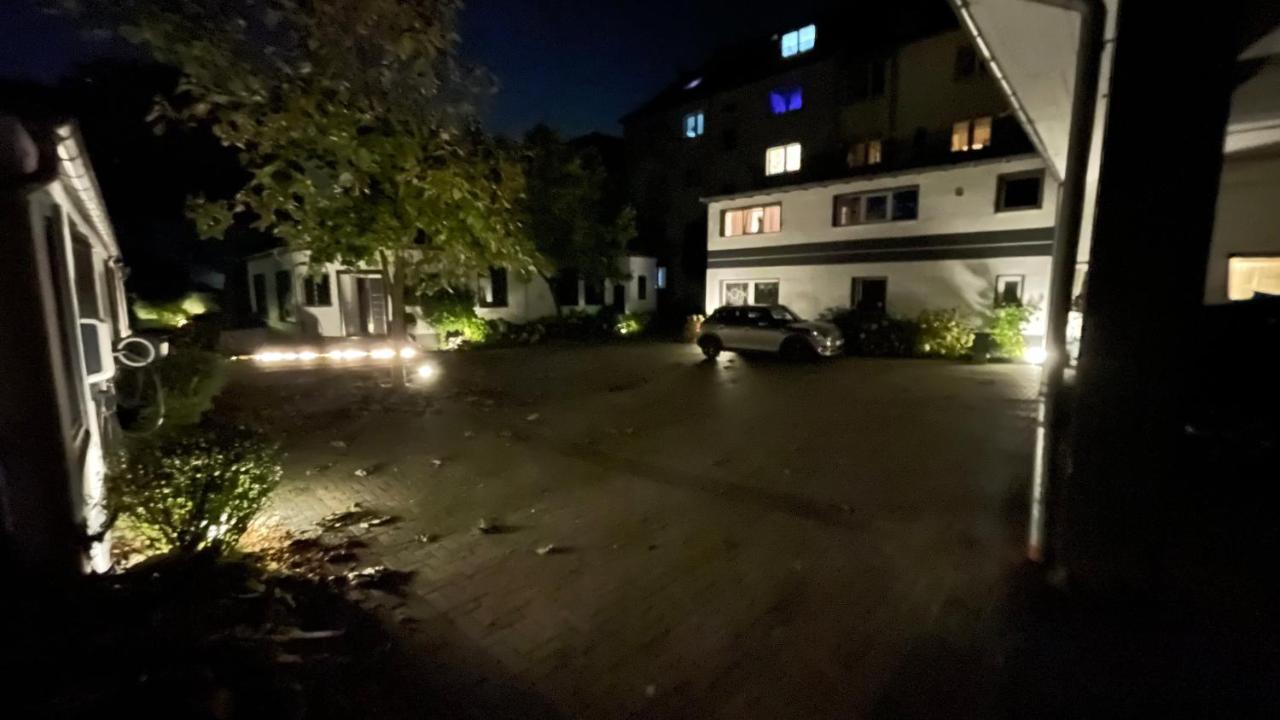 Апартаменты Oase Im Gruenen Hinterhof, Eg, Ruhe, Terrasse, Carport, Free Paytv, Kaffee&Tee, Fahrraeder Дуйсбург Экстерьер фото