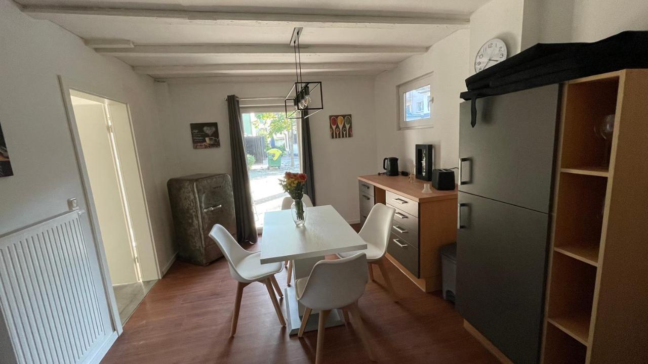 Апартаменты Oase Im Gruenen Hinterhof, Eg, Ruhe, Terrasse, Carport, Free Paytv, Kaffee&Tee, Fahrraeder Дуйсбург Экстерьер фото