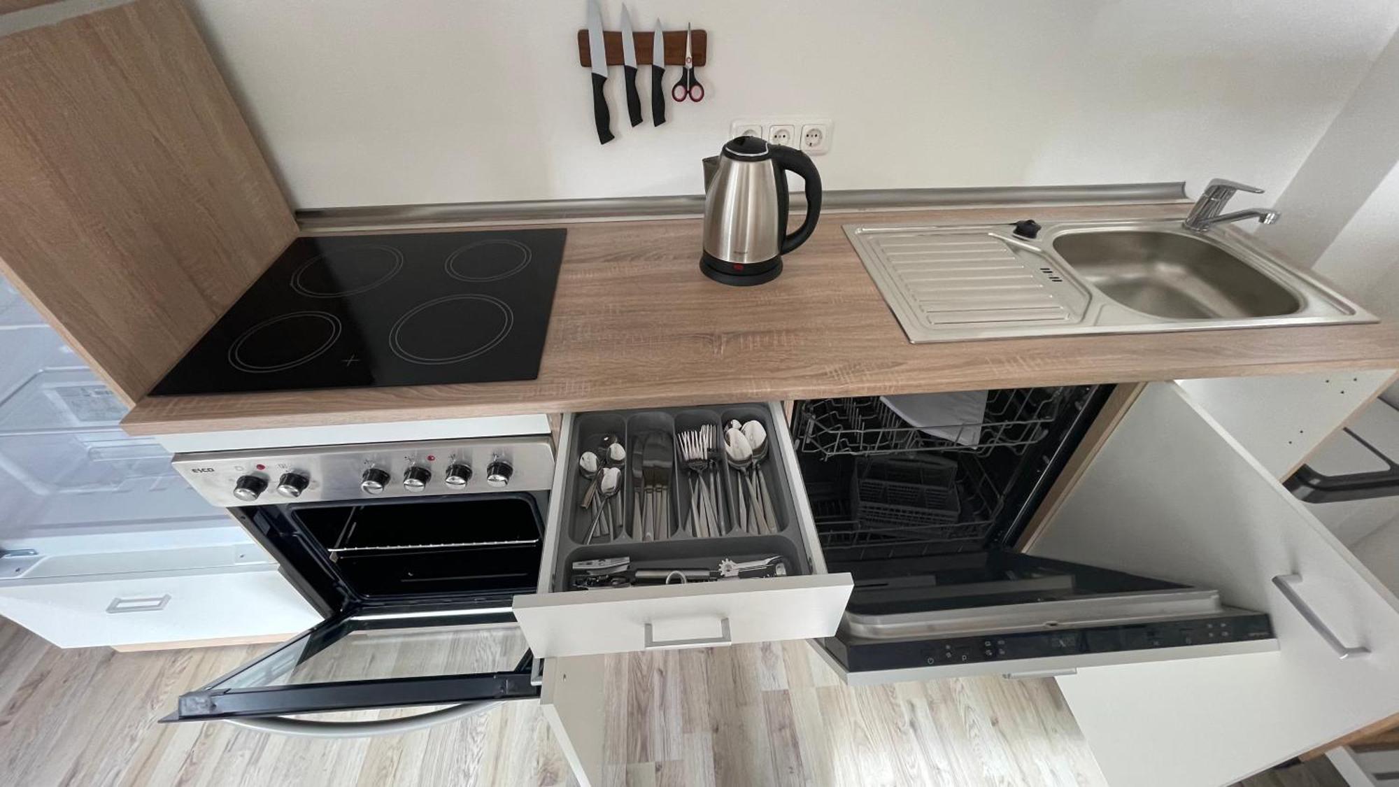 Апартаменты Oase Im Gruenen Hinterhof, Eg, Ruhe, Terrasse, Carport, Free Paytv, Kaffee&Tee, Fahrraeder Дуйсбург Экстерьер фото